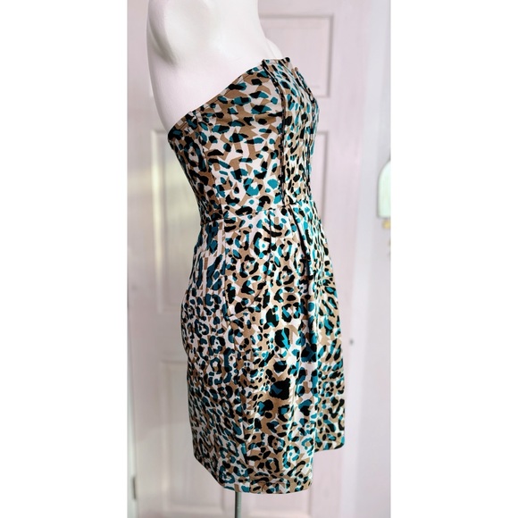 MOvINg SALE GUC Lush Strapless Abstract Print w/pocket & Super Flattering Medium - Picture 3 of 6